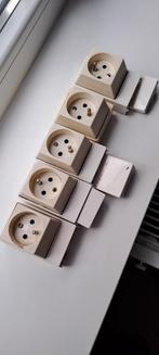 Prise de courant pour goulotte solide a saisir ↙️, Enlèvement, Comme neuf, Prise de courant