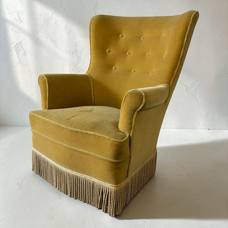 Vintage okergele fauteuil / eenzit met franjes, Antiek en Kunst, Antiek | Meubels | Stoelen en Sofa's, Ophalen