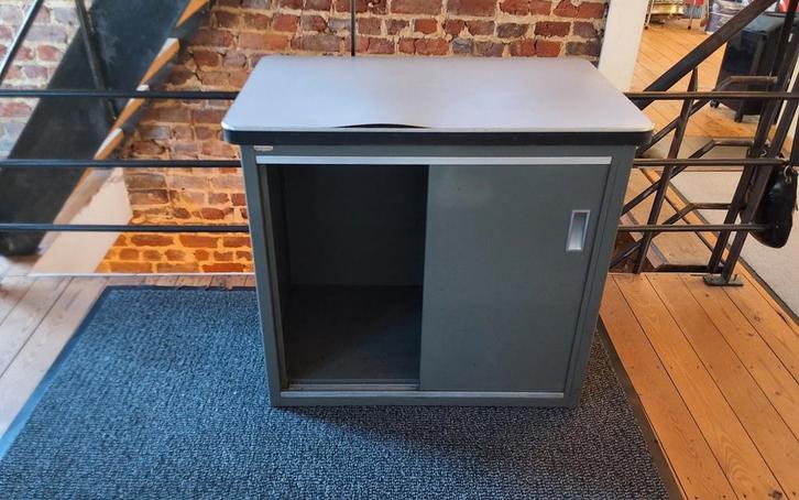 Meuble vintage Fer au coin arrondi Barro, Huis en Inrichting, Kasten | Roldeurkasten en Archiefkasten