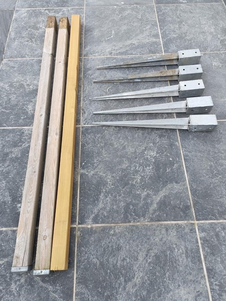 3 poteaux et 5 supports de sol galvanisés. Le diamètre est d, Jardin & Terrasse, Enlèvement, Poteaux