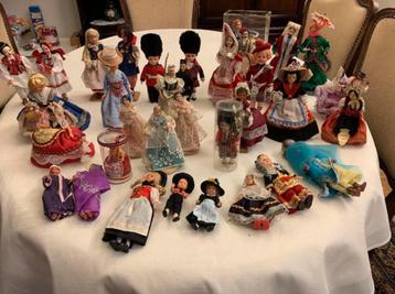 Collection poupées uniques de nombreux pays 61 pièces