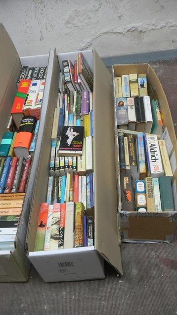 Boeken allerhande beschikbaar voor biedingen