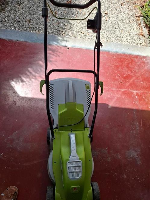 Te koop Eectrische grasmaaier in kortrijk., Tuin en Terras, Grasmaaiers, Zo goed als nieuw, Ophalen