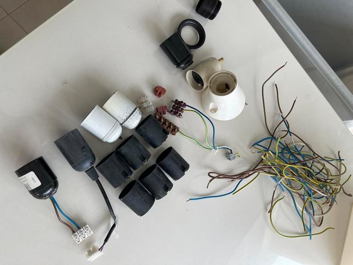 10 gebruikte  E27-lampfittingen en de klemmen en draden, Huis en Inrichting, Lampen | Overige, Zo goed als nieuw, Ophalen of Verzenden
