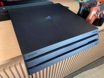 Playstation 4 pro 1TB + 2 controllers & charging station + g beschikbaar voor biedingen
