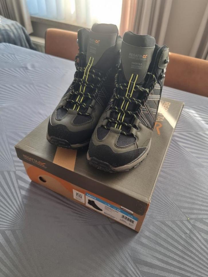 In perfecte staat 1 half uurtje gedragen maar wegens een ope, Sport en Fitness, Bergsport en Wandelen, Zo goed als nieuw, Schoenen