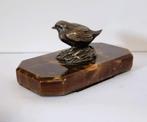 Presse papier van bronzen vogel op Onyx sokkel., Ophalen of Verzenden, Brons
