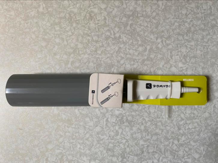 NIEUW ! Pomp om Gymbal /ballonnen op te blazen (Decathlon)🍄, Sport en Fitness, Fitnessmaterialen, Zo goed als nieuw, Ophalen of Verzenden