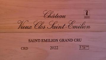 Intacte kist met 6 flessen Saint-Emilion Grand Cru beschikbaar voor biedingen