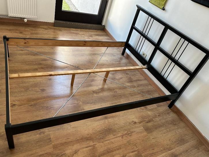 Zwart bed zonder lattenbodem (140cm), Huis en Inrichting, Slaapkamer | Bedden, Gebruikt, Tweepersoons, 140 cm, 200 cm, Hout, Zwart