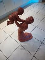 Une magnifique sculpture en terre cuite représentant une mèr, Antiquités & Art, Enlèvement