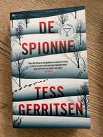De spionne van Tess Gerritsen, Boeken, Ophalen of Verzenden, Zo goed als nieuw