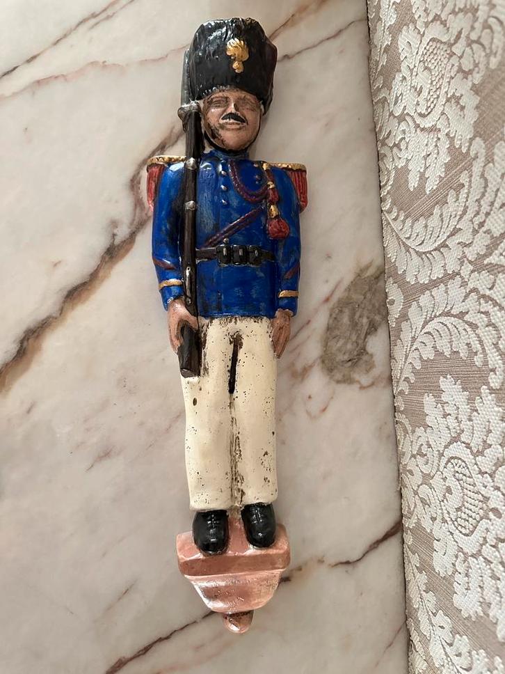 Wandsculptuur keramiek soldaat Roger Guérin, Antiek en Kunst, Antiek | Keramiek en Aardewerk, Ophalen of Verzenden