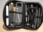 Kleine koffer met make-up- en manicure-accessoires. 18 stuks, Handtassen en Accessoires, Overige kleuren, Verzenden, Nieuw, Accessoires