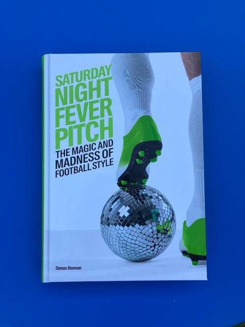 Boek Saturday Night Fever Pitch - The magic and madness of f, Livres, Livres de sport, Comme neuf, Sport de ballon, Enlèvement ou Envoi