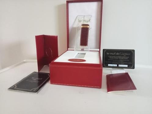 Dupont: Cartier Aansteker Bordeaux Kleur Full Set., Verzamelen, Rookartikelen, Aanstekers en Luciferdoosjes, Zo goed als nieuw