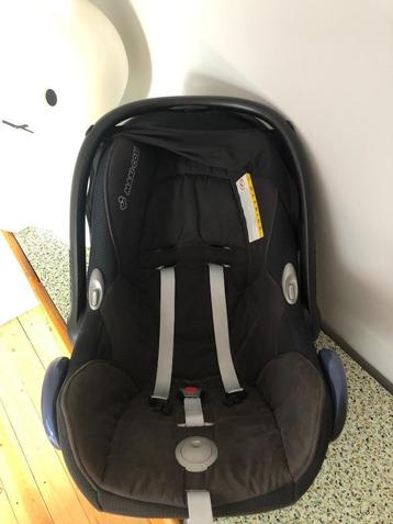 Maxi-cosi met familyfix + newbornset + extra hoes en dekentj beschikbaar voor biedingen