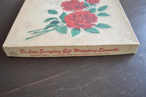 Vintage Papier cadeau 1930 - 1950 (collector item), Antiquités & Art, Curiosités & Brocante, Enlèvement ou Envoi
