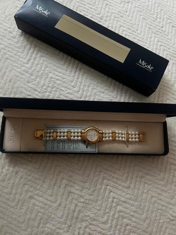 Vintage horloge met Japanse parels beschikbaar voor biedingen