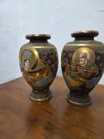 PAAR JAPANSE SATSUMA VAZEN, Antiek en Kunst, Ophalen of Verzenden