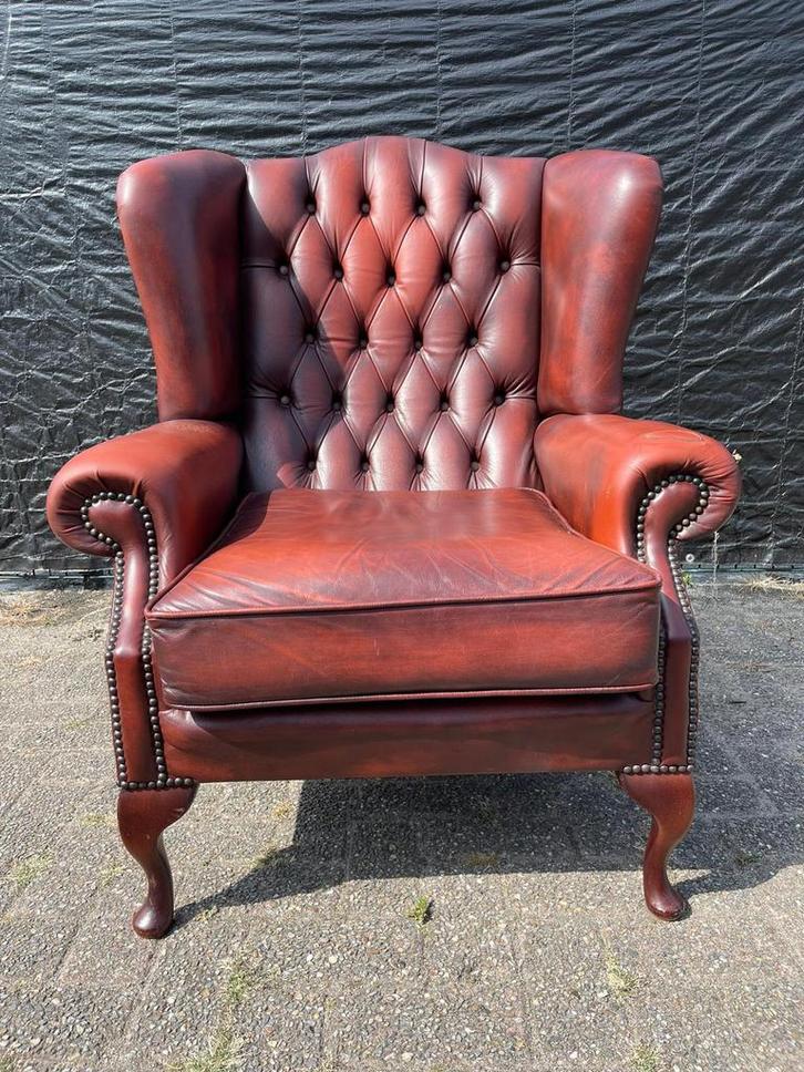 Prachtige Chesterfield oorfauteuil roodbruin, Antiquités & Art, Antiquités | Meubles | Chaises & Canapés, Enlèvement ou Envoi