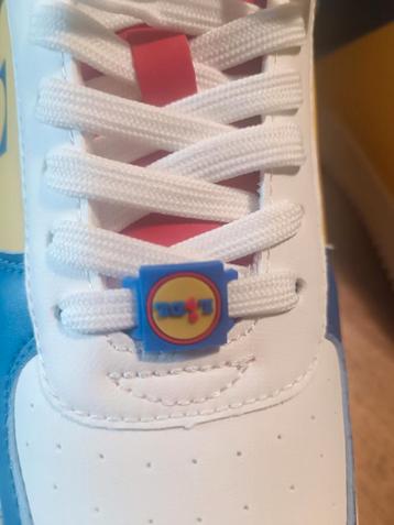 Sneakers Lidl des gilets jaunes., Enlèvement, Comme neuf