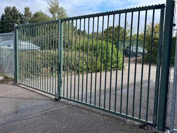 Industriele poort | 600 CM X 240 CM beschikbaar voor biedingen