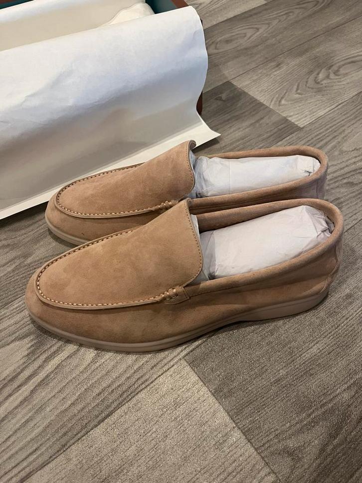 Loro piana loafers beige suede, Kleding | Heren, Schoenen, Zo goed als nieuw, Loafers, Ophalen