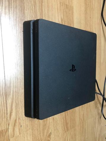 Playstation slim 4-230 beschikbaar voor biedingen