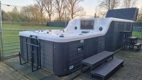 Nette unieke zwemspa/jacuzzi met Balboa besturing., Jardin & Terrasse, Jacuzzis, Utilisé, Fixé, Filtre, Escalier, Enlèvement