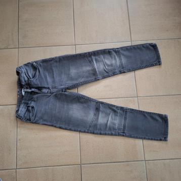 broek   122 - 128 beschikbaar voor biedingen