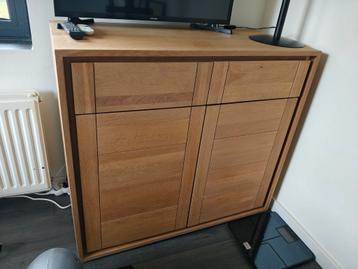 Volle eiken kast beschikbaar voor biedingen