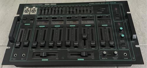 Mixeur réaliste SSM-2200, Musique & Instruments, Tables de mixage, Comme neuf, Moins de 5 canaux, Entrée micro, Enlèvement