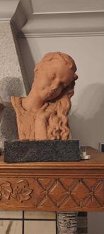 Kunst beeld in terracotta op granieten steen, Antiek en Kunst, Kunst | Beelden en Houtsnijwerken, Ophalen