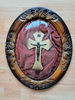 Crucifix anciene sous verre convexe, Antiquités & Art, Enlèvement ou Envoi