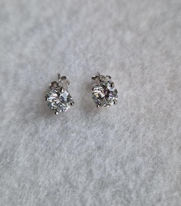 Moissanite oorbel 1+1 Karaat beschikbaar voor biedingen