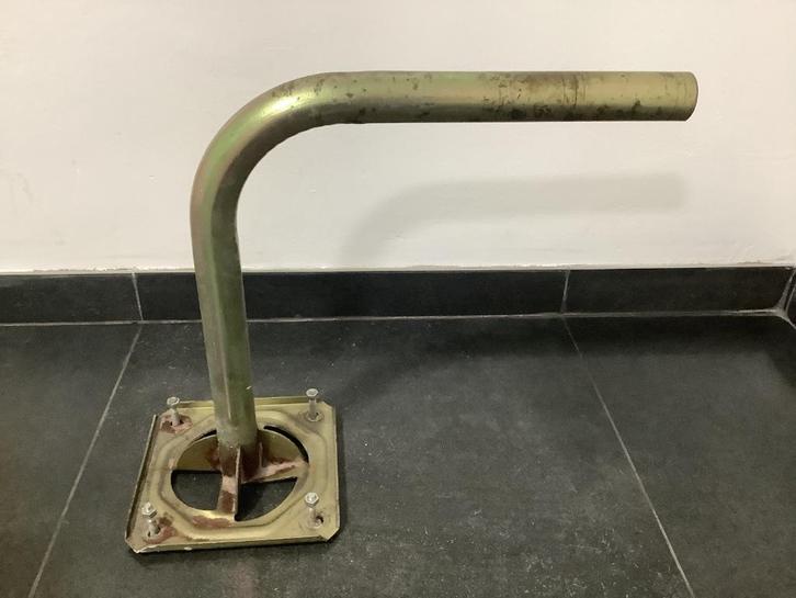 Support mural à angle droit de grosse section pour parabole, Audio, Tv en Foto, Schotelantennes, Gebruikt, (Schotel)antenne-accessoires