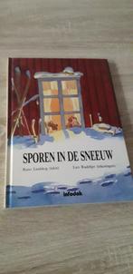 Prentenboek Sporen in de sneeuw (hardcover), Comme neuf, Enlèvement ou Envoi
