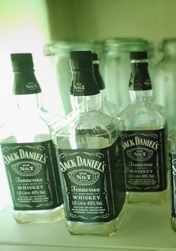 Lege Jack Daniels flessen met dop (70 cl) beschikbaar voor biedingen