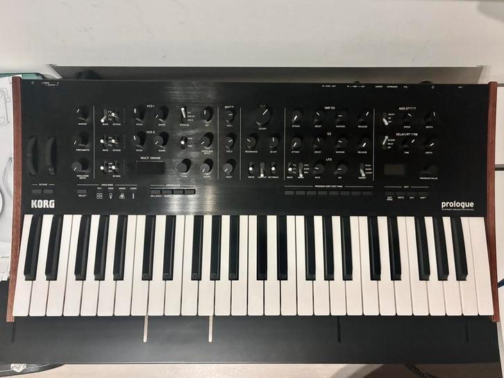 Korg prologue 8 synthesizer inclusief softcase., Muziek en Instrumenten, Synthesizers, Zo goed als nieuw, 49 toetsen, Korg, Met koffer of flightcase