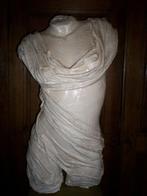 Buste de femme drapé style antique, Enlèvement