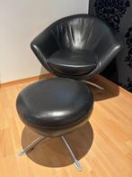 Lederen kuipstoel met voetbankje (zwart), Huis en Inrichting, Stoelen, Ophalen, Zwart, Leer, Zo goed als nieuw