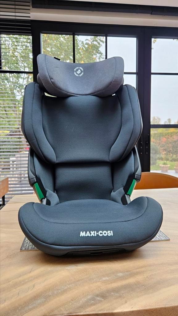 Maxi-Cosi Kore i-Size Autostoel met zetelbeschermer, Kinderen en Baby's, Autostoeltjes, Zo goed als nieuw, Maxi-Cosi, 15 t/m 36 kg