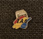 PIN - TAO - CLUB 4X4 - JEEP - AUTOMOBILE, Verzenden, Gebruikt, Transport, Speldje of Pin