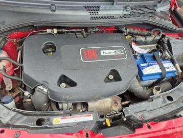Motor van een Fiat 500 beschikbaar voor biedingen