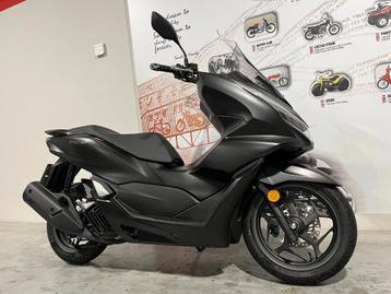 Honda PCX 125 met hoog scherm in showroomstaat (bj 2023) beschikbaar voor biedingen