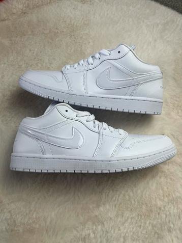 Nike Air Jordan 1 Low White (44) beschikbaar voor biedingen