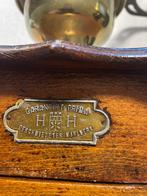 Antieke koffiemolen  merk H H, Enlèvement