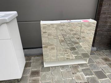 Miroir 3 portes + niche peu servi (valeur +120€) éclai/prise beschikbaar voor biedingen