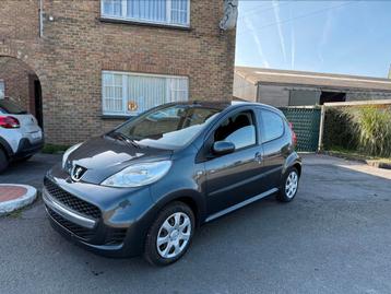 Peugeot 107 1.0 Automaat Is Al gekeurd  verkoop – 75.000 km!, Auto's, Euro 5, Stof, Zwart, Isofix